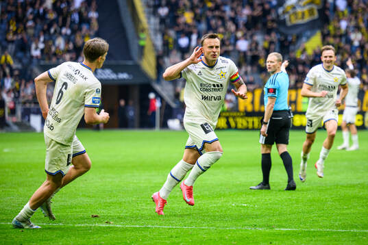 Sirius Henrik Rönnlöf Castegren jublar