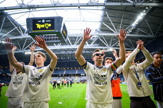 Sirius Henrik Rönnlöf Castegren jublar