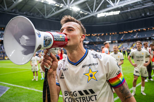 Sirius Henrik Rönnlöf Castegren jublar
