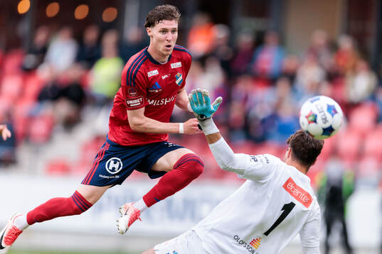 Östers Samuel Burakowsky och Norrbys Sebastian Banozic
