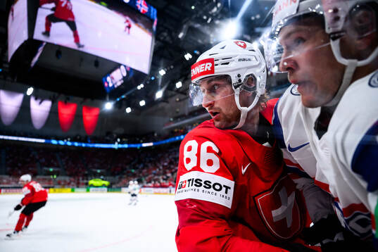 Janis Moser of Switzerland and Martin Rønnild of Norway