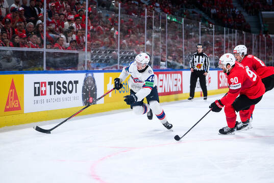 Tinus Luc Koblar of Norway och Roman Josi of Switzerland
