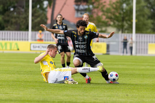 Falkenbergs Tim Stålheden och Oddevolds Leonardo Farah