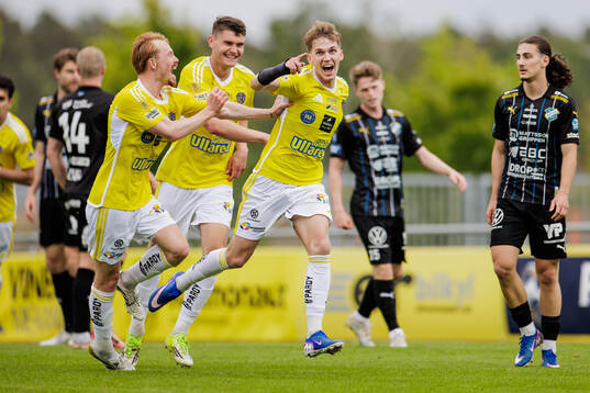 Falkenbergs Hampus Källström jublar