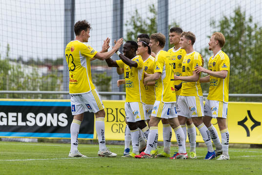Falkenbergs Hampus Källström jublar