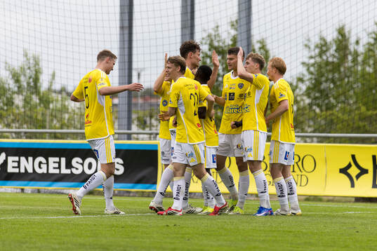Falkenbergs Hampus Källström jublar
