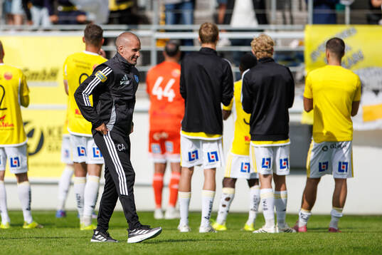 Falkenbergs tränare Christoffer Andersson jublar