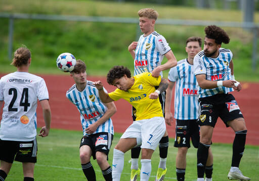 IFK Malmös Robin Ottosson ensam mot halva IFK Hässleholm