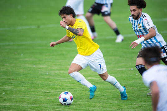 IFK Hässleholms Waseem Jafleh jagar IFK Malmös Robin