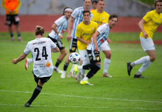 Frispark av IFK Hässleholms Lucas Johnsson i matchen i