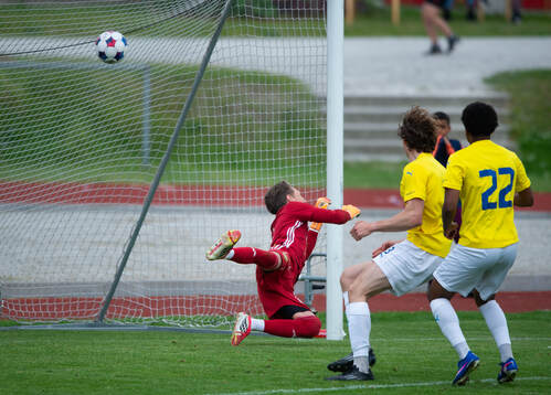 IFK Malmö gör 2-1 bakom IFK Hässleholms Felix Persson i