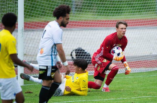 IFK Hässleholms Felix Persson i matchen i division 3