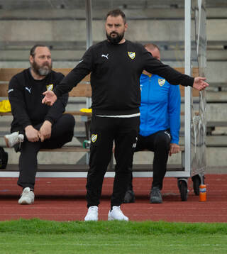 IFK Malmös tränare Nezir Mehmeti i matchen i division 3
