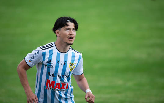 IFK Hässleholms Meraj Haidari i matchen i division 3