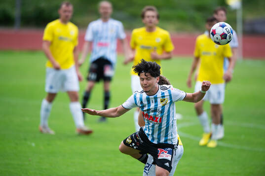 IFK Hässleholms Meraj Haidari i matchen i division 3