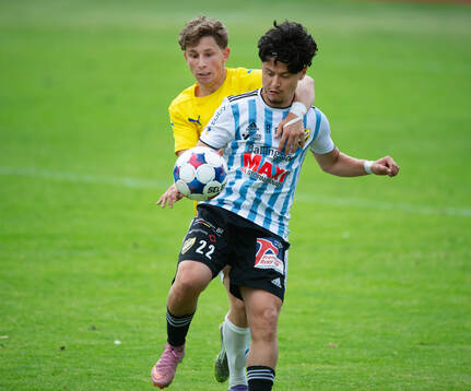 IFK Hässleholms Meraj Haidari i matchen i division 3