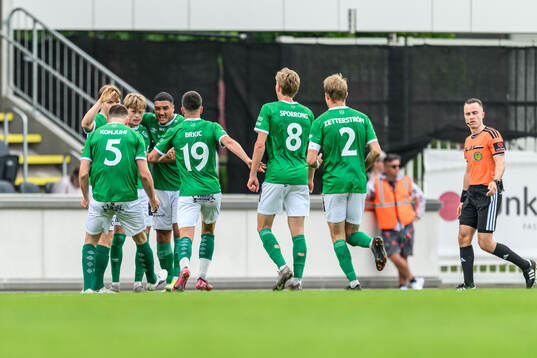 Brages spelare jublar