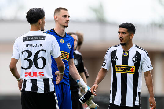 Landskronas Enes Hebibovic, målvakt Marcus Pettersson och