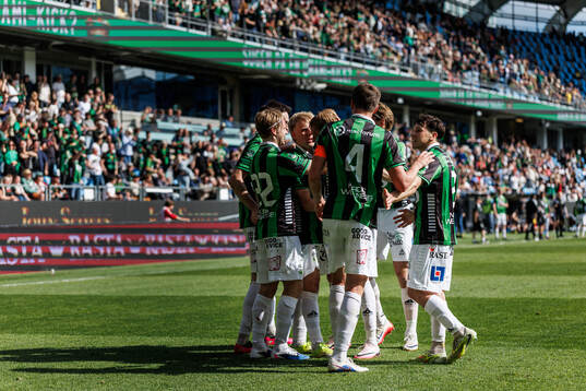 GAISs Oscar Pettersson jublar med lagkamrater