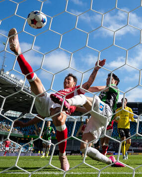 Kalmars Melker Hallberg styr in 2-0 i eget mål