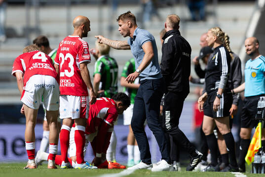 Kalmars Robert Gojani och huvudtränare Toni Koskela