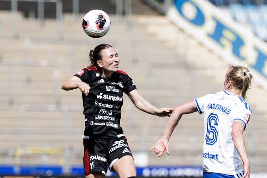 Piteås Alexandra Hellekant och IFK Norrköpings Julia