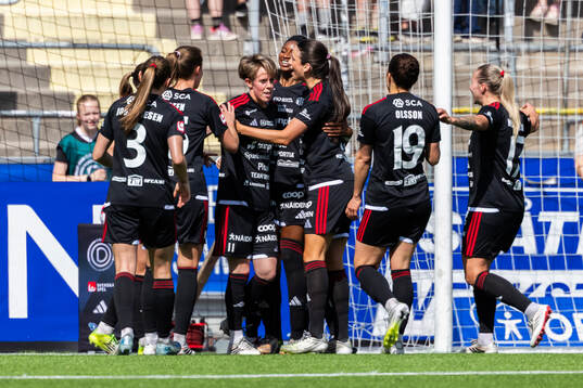 Piteås Cecilia Edlund jublar med lagkamrater