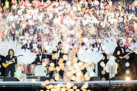 The Killers preforms