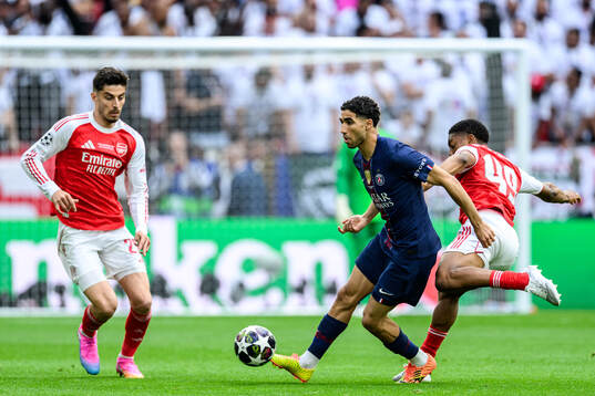 Achraf Hakimi of Paris Saint-Germain and Kai Havertz of