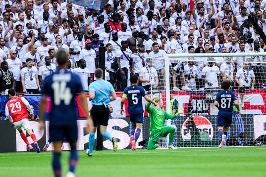Kai Havertz of Arsenal scores 0-1 behind goalkeeper Matvey