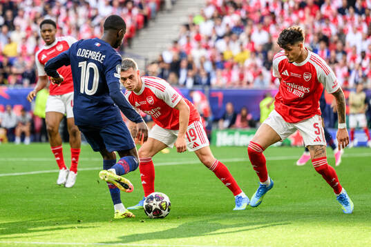 Ousmane Dembele of Paris Saint-Germain and Leandro Trossard