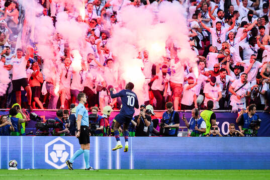 Ousmane Dembele of Paris Saint-Germain celebrates scoring