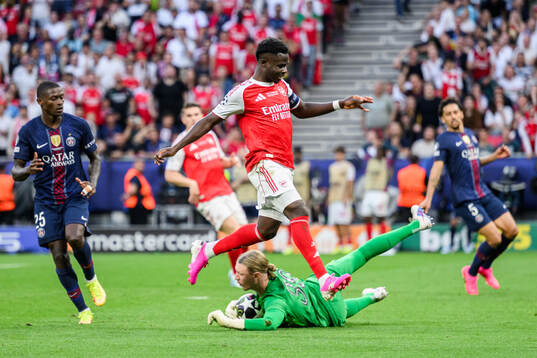 Goalkeeper Matvey Safonov of Paris Saint-Germain and Bukayo