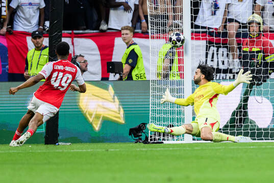 Goalkeeper David Raya of Arsenal