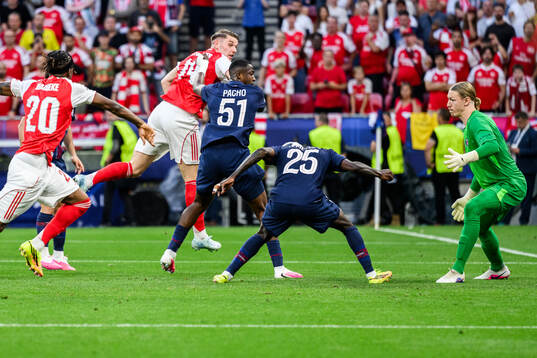 Viktor Gyökeres of Arsenal and goalkeeper Matvey Safonov