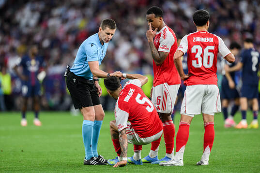 Referee Daniel Siebert and Piero Hincapie of Arsenal