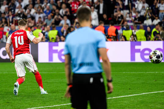 Viktor Gyökeres of Arsenal celebrates scoring in a penalty