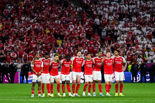 Players of Arsenal in a penalty shootout