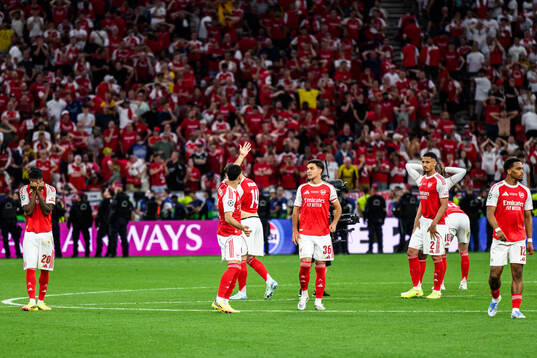 Players of Arsenal looks dejected
