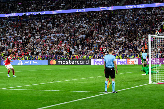 Gabriel of Arsenal looks dejected