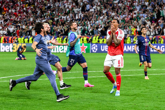 Players of Paris Saint-Germain celebrate and Gabriel of
