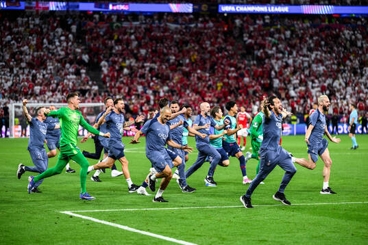 Players of Paris Saint-Germain celebrate