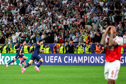 Players of Paris Saint-Germain celebrate