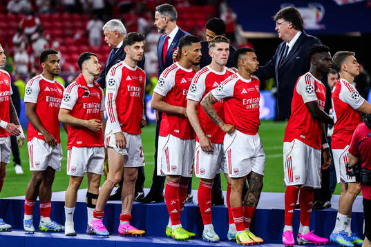 Viktor Gyökeres of Arsenal looks dejected