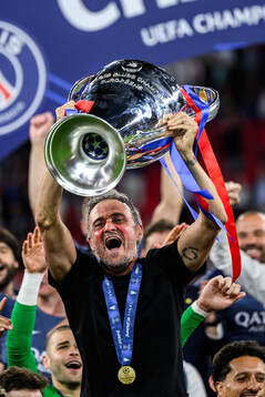 Coach Luis Enrique  of Paris Saint-Germain celebrate with