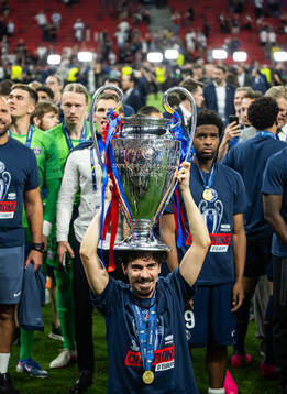 Vitinha of Paris Saint-Germain celebrates