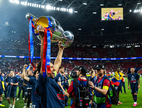 Marquinhos of Paris Saint-Germain celebrates