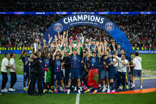 Fabian Ruiz of Paris Saint-Germain celebrate with the