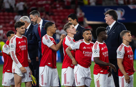 Viktor Gyökeres of Arsenal looks dejected
