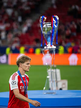 Martin Ødegaard of Arsenal looks as he passes the trophy u